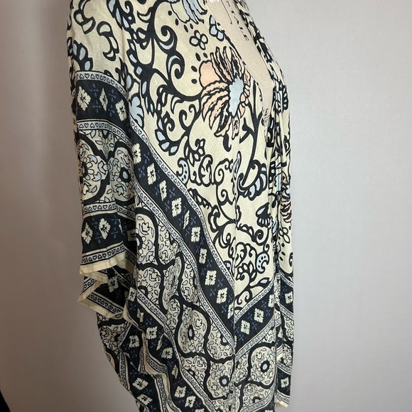 LC Lauren Conrad Black and Cream Blouse/ Cover-up - Picture 4 of 10